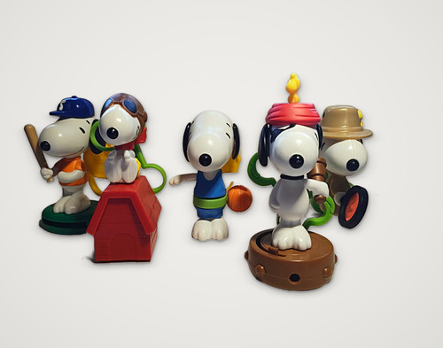 Snoopy peanuts mcdonalds - snoopy,